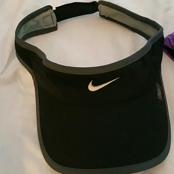 Women's NIKE running/tennis visors - Picture 4 of 5
